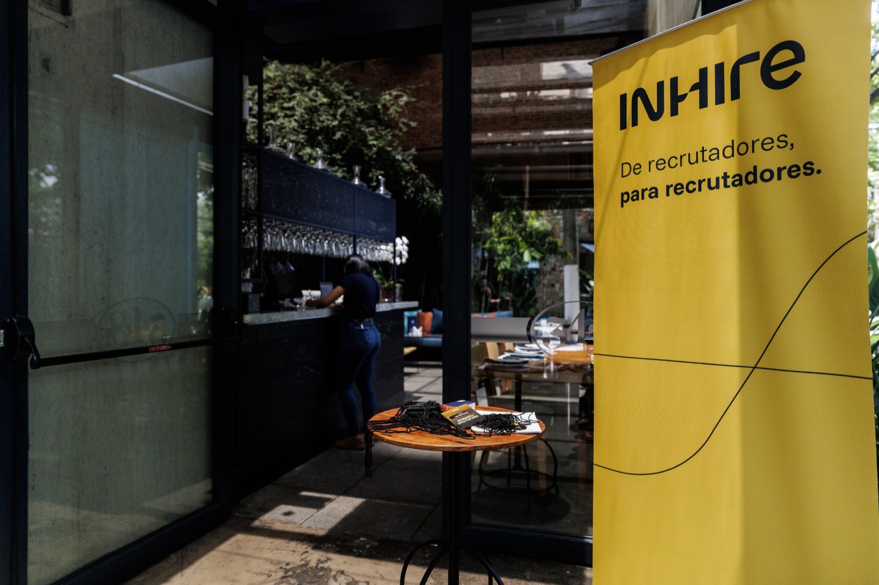 Entrada do evento com banner da InHire