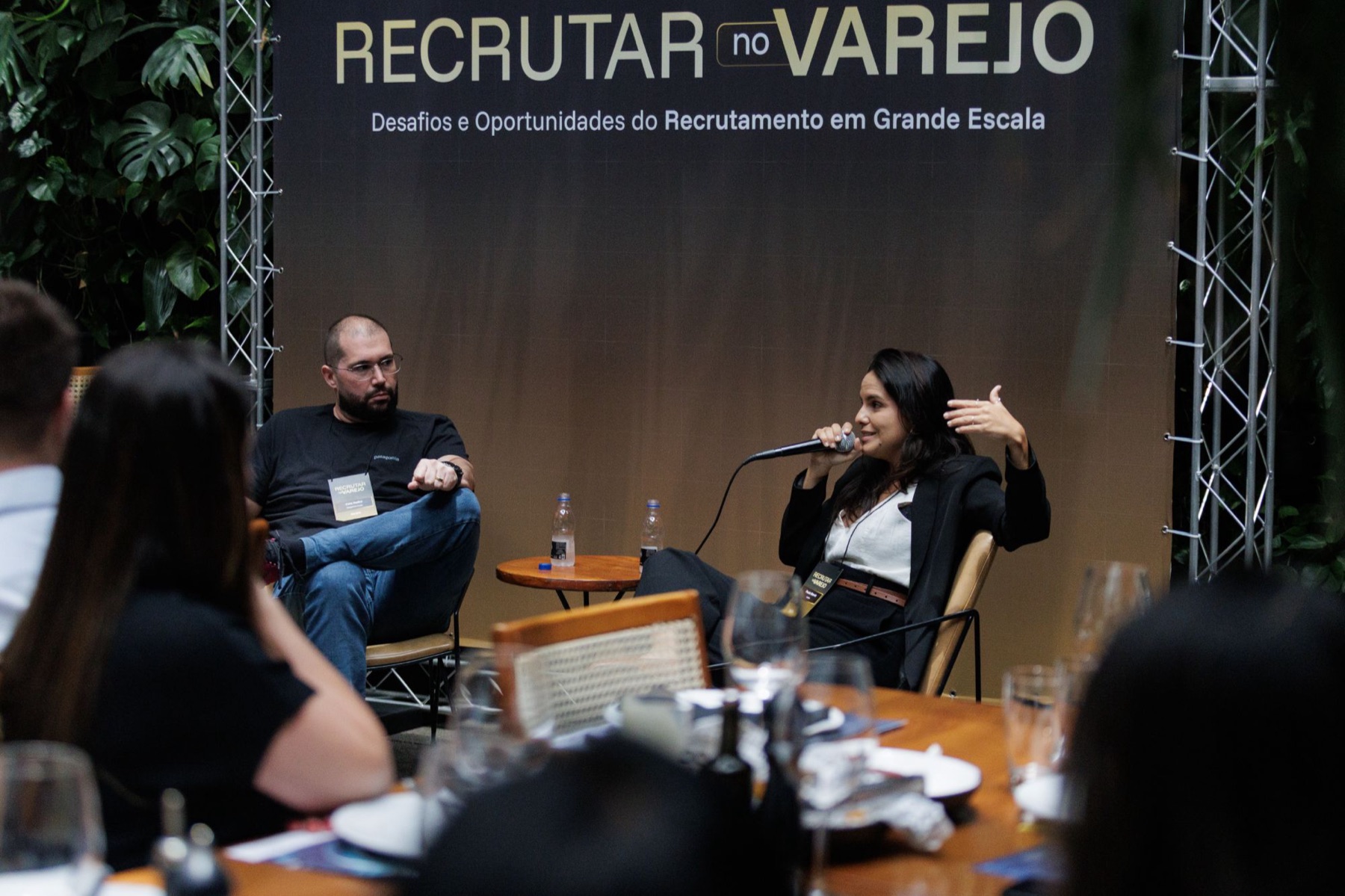 Conversa no palco durante a 1ª edição